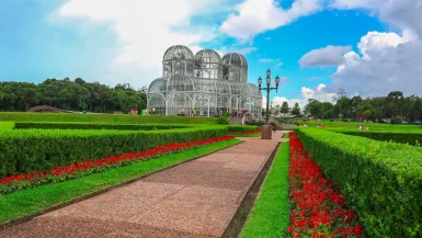 Conheça os principais pontos turísticos de Curitiba