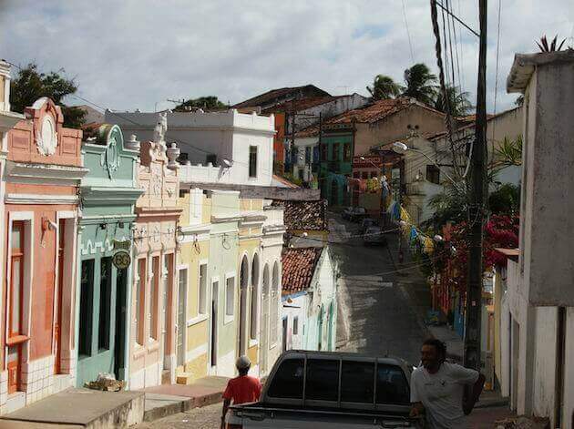 Ruas estreitas e casas coloridas de Olinda