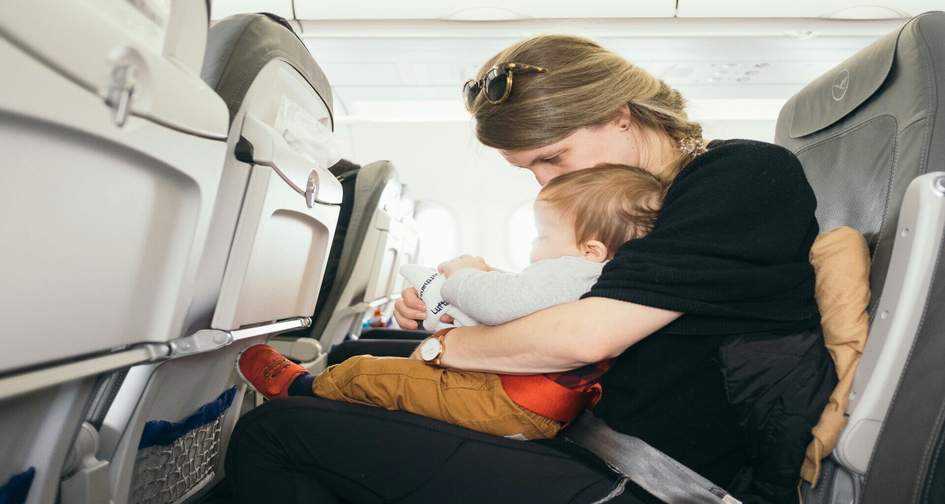 Viajar de avião com bebê